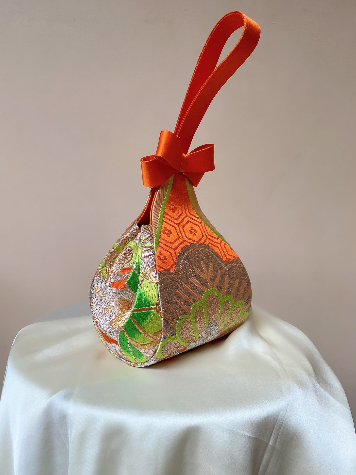 Mandará orange Teardrop Clutch