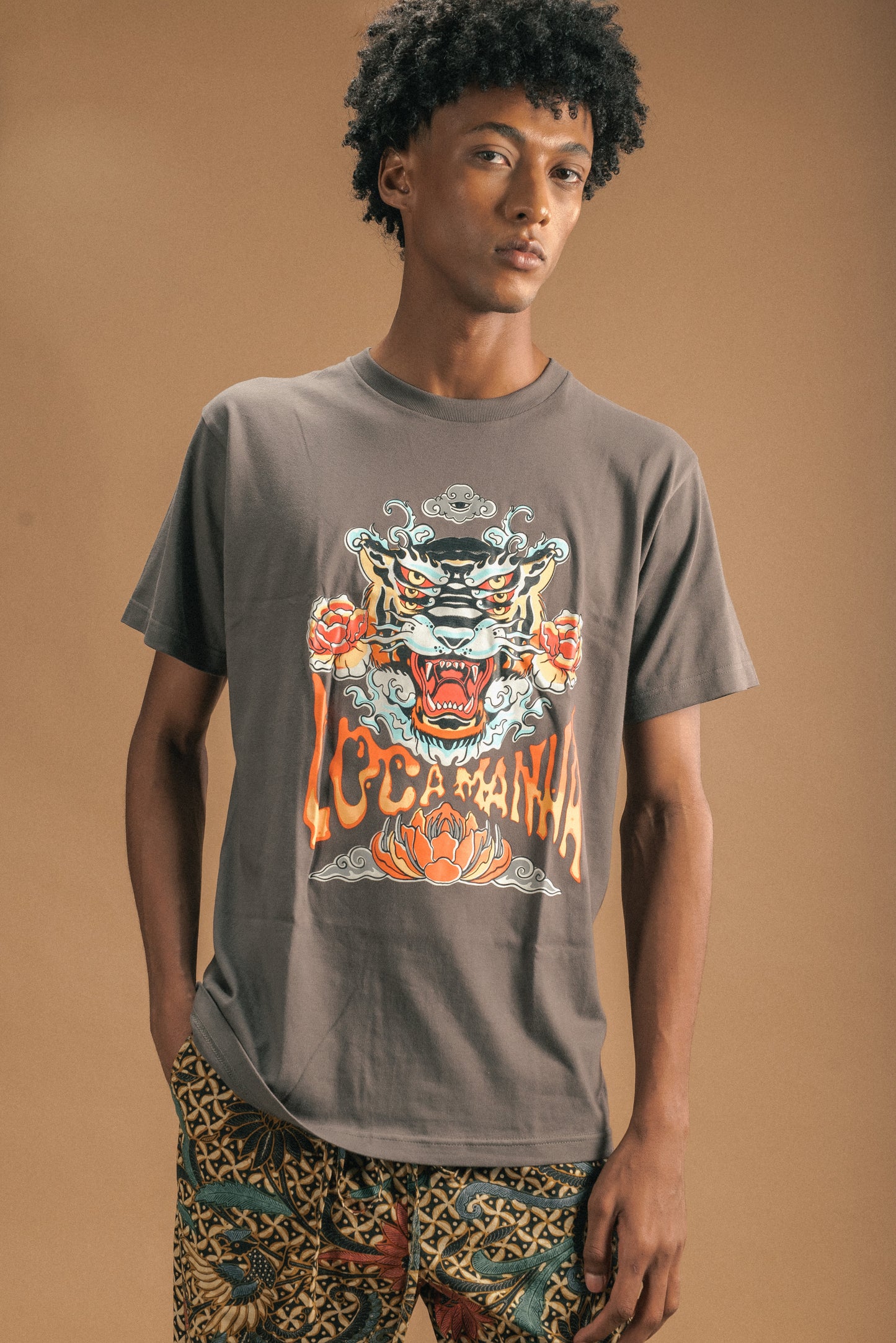 Macan Charcoal Gray